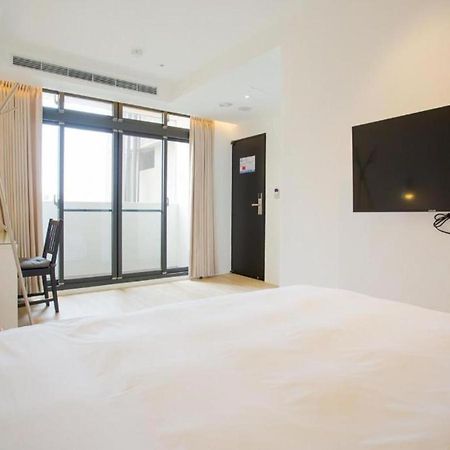 Mini West Hotel Taichung Exterior photo