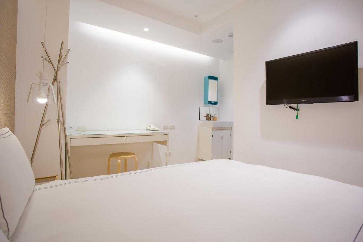 Mini West Hotel Taichung Exterior photo